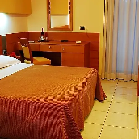 Club Astor Hotel 4*