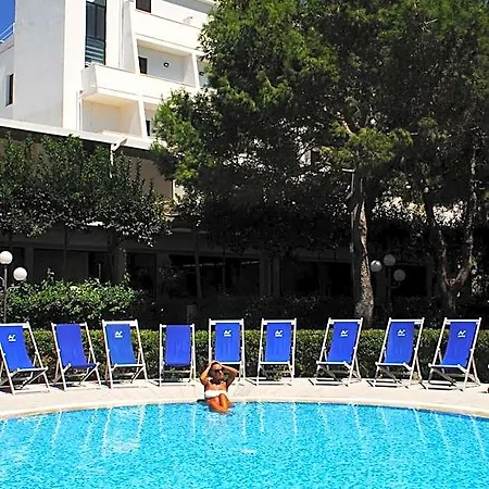 Club Astor Otel 4*