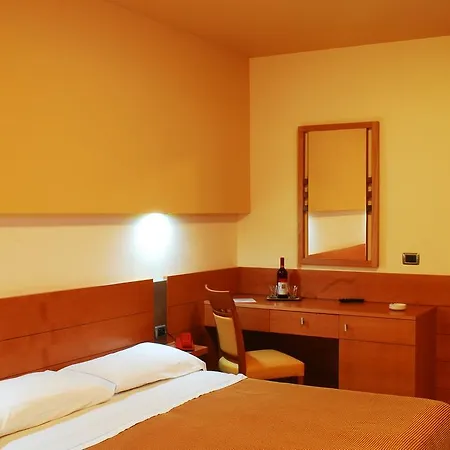 Club Astor Hotel