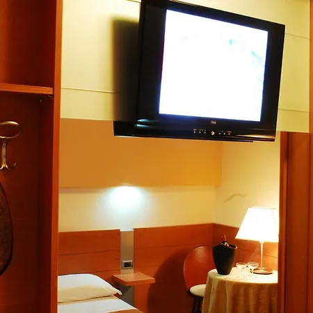 Club Astor Hotel