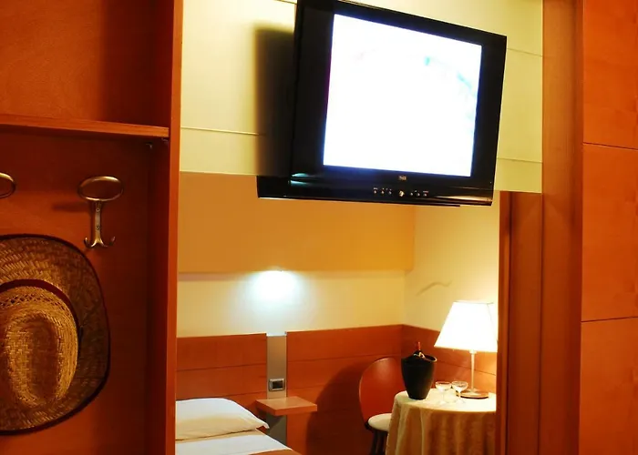 Club Astor Hotel
